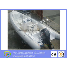 Спортивная лодка с ребрами жесткости из стекловолокна CE 6,8 м, рыбацкая лодка